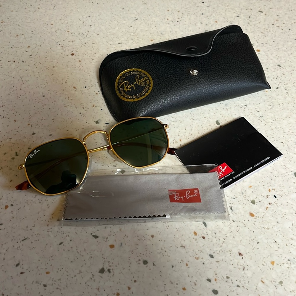 Ray-Ban RB 3548 sunglasses in excellent condition with case